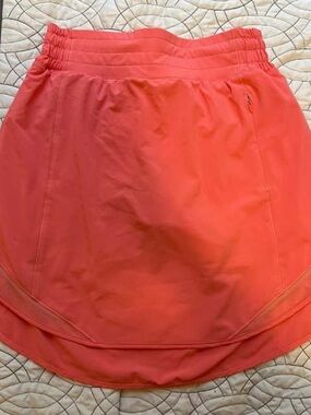 Lululemon coral pink Hotty Hot skirt with built in shorts - sz 2